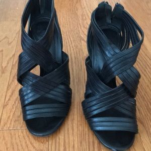 Black strappy  pumps